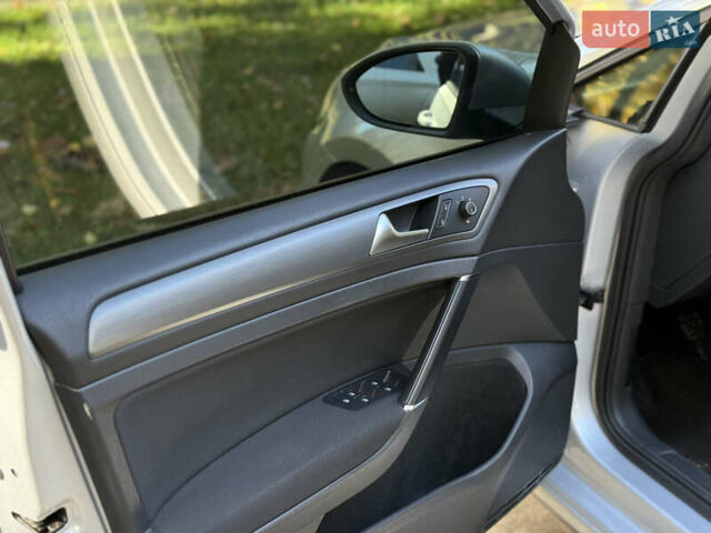 Серый Фольксваген Гольф, объемом двигателя 1.6 л и пробегом 230 тыс. км за 10500 $, фото 24 на Automoto.ua