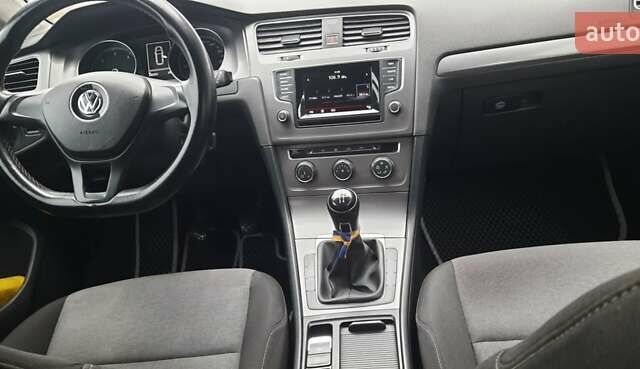 Серый Фольксваген Гольф, объемом двигателя 1.6 л и пробегом 224 тыс. км за 8900 $, фото 10 на Automoto.ua