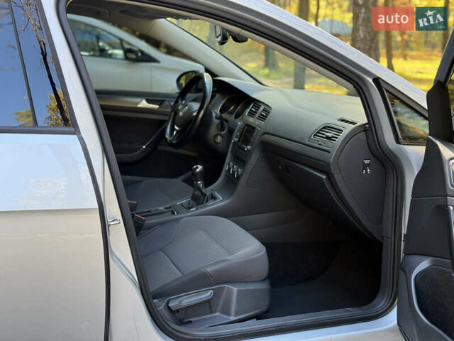 Серый Фольксваген Гольф, объемом двигателя 1.6 л и пробегом 230 тыс. км за 10500 $, фото 31 на Automoto.ua