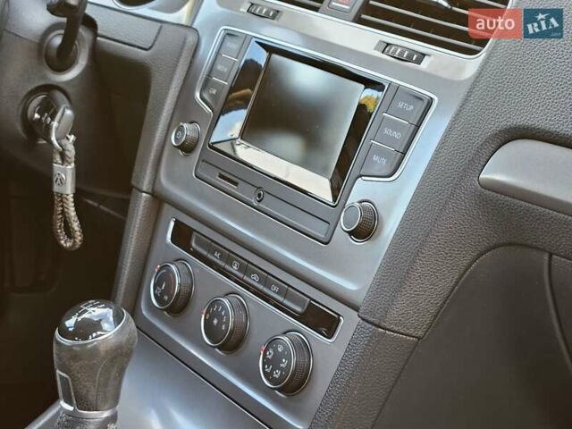 Серый Фольксваген Гольф, объемом двигателя 1.6 л и пробегом 262 тыс. км за 8800 $, фото 47 на Automoto.ua