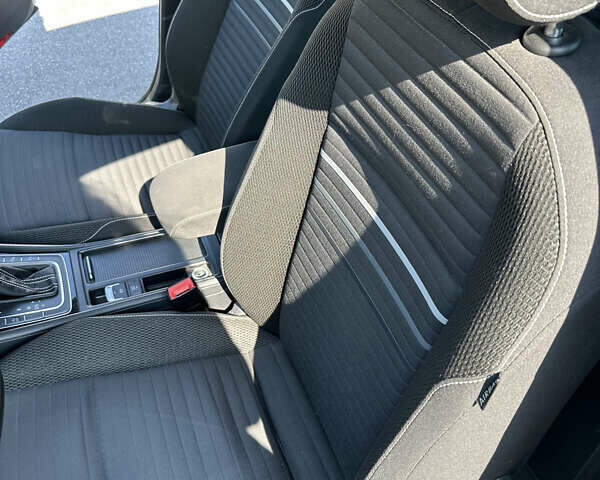 Сірий Фольксваген Гольф, об'ємом двигуна 1.6 л та пробігом 235 тис. км за 11650 $, фото 9 на Automoto.ua