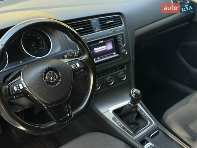 Серый Фольксваген Гольф, объемом двигателя 1.6 л и пробегом 230 тыс. км за 10500 $, фото 22 на Automoto.ua