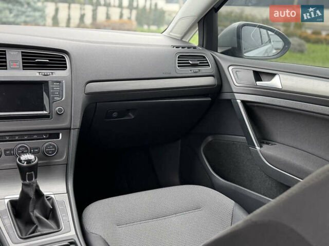 Серый Фольксваген Гольф, объемом двигателя 1.6 л и пробегом 232 тыс. км за 10000 $, фото 31 на Automoto.ua