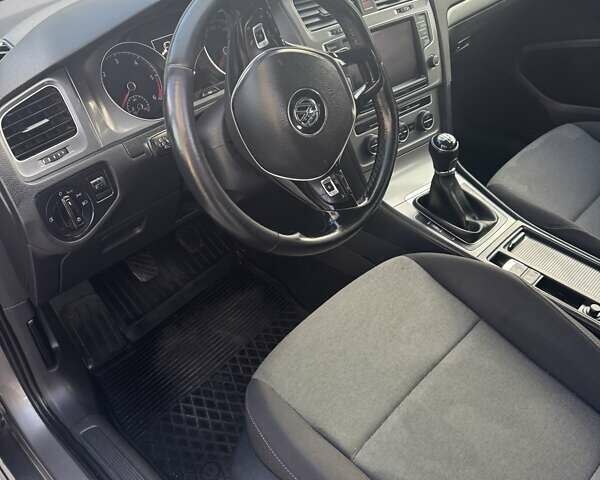 Серый Фольксваген Гольф, объемом двигателя 1.6 л и пробегом 230 тыс. км за 9500 $, фото 8 на Automoto.ua