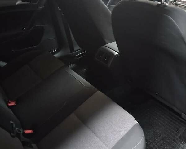 Серый Фольксваген Гольф, объемом двигателя 1.6 л и пробегом 220 тыс. км за 9000 $, фото 4 на Automoto.ua