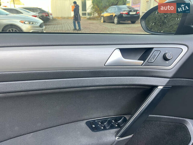 Серый Фольксваген Гольф, объемом двигателя 1.6 л и пробегом 304 тыс. км за 13000 $, фото 10 на Automoto.ua