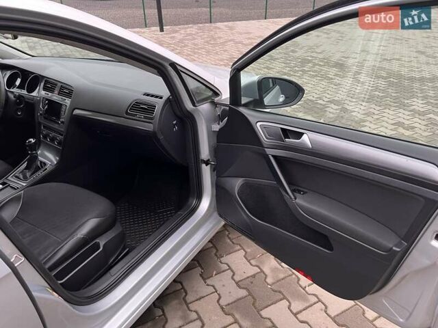 Серый Фольксваген Гольф, объемом двигателя 1.6 л и пробегом 297 тыс. км за 9500 $, фото 9 на Automoto.ua