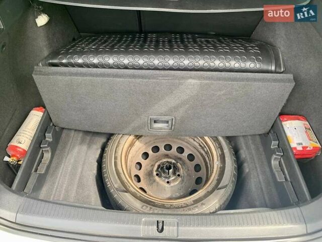 Серый Фольксваген Гольф, объемом двигателя 1.6 л и пробегом 280 тыс. км за 10100 $, фото 31 на Automoto.ua