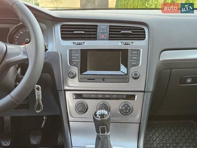 Серый Фольксваген Гольф, объемом двигателя 1.6 л и пробегом 262 тыс. км за 8800 $, фото 46 на Automoto.ua