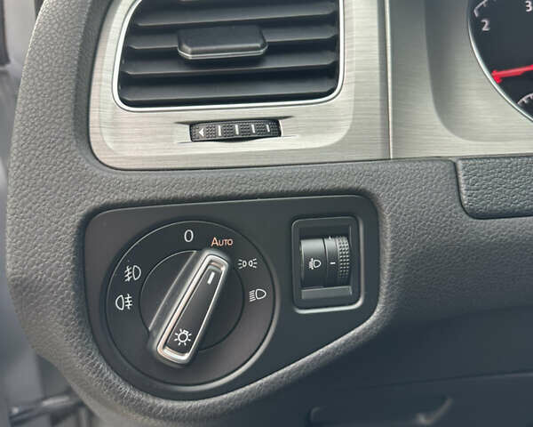 Сірий Фольксваген Гольф, об'ємом двигуна 1.6 л та пробігом 280 тис. км за 10200 $, фото 13 на Automoto.ua