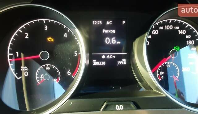 Серый Фольксваген Гольф, объемом двигателя 1.6 л и пробегом 300 тыс. км за 12000 $, фото 11 на Automoto.ua