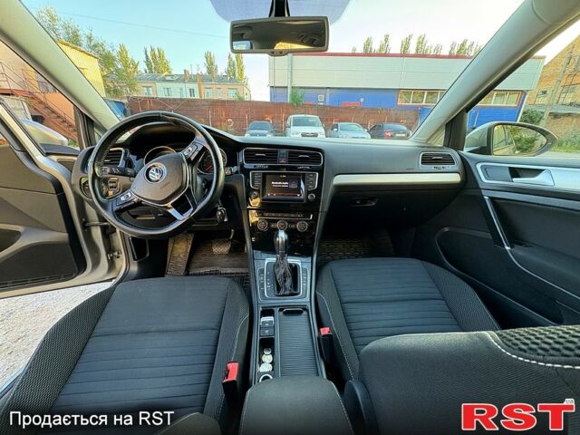 Серый Фольксваген Гольф, объемом двигателя 2 л и пробегом 300 тыс. км за 11000 $, фото 7 на Automoto.ua