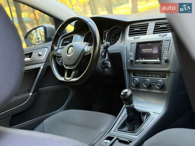 Серый Фольксваген Гольф, объемом двигателя 1.6 л и пробегом 230 тыс. км за 10500 $, фото 29 на Automoto.ua