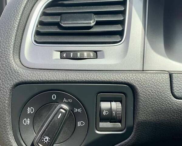 Серый Фольксваген Гольф, объемом двигателя 1.6 л и пробегом 280 тыс. км за 10100 $, фото 22 на Automoto.ua