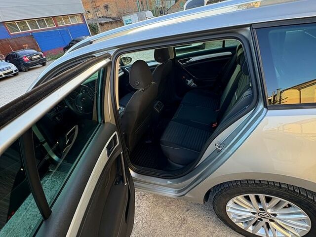 Серый Фольксваген Гольф, объемом двигателя 2 л и пробегом 300 тыс. км за 11000 $, фото 5 на Automoto.ua