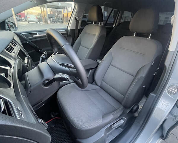 Серый Фольксваген Гольф, объемом двигателя 1.6 л и пробегом 274 тыс. км за 9650 $, фото 59 на Automoto.ua