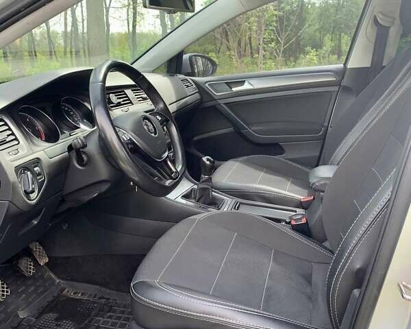 Серый Фольксваген Гольф, объемом двигателя 1.6 л и пробегом 280 тыс. км за 10100 $, фото 25 на Automoto.ua