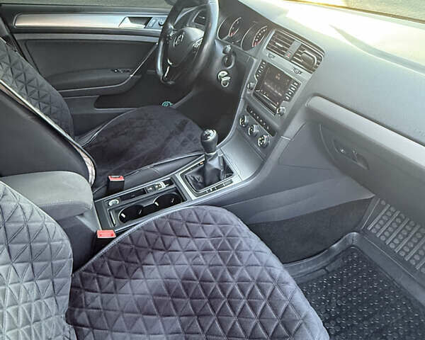 Серый Фольксваген Гольф, объемом двигателя 1.6 л и пробегом 261 тыс. км за 10500 $, фото 14 на Automoto.ua