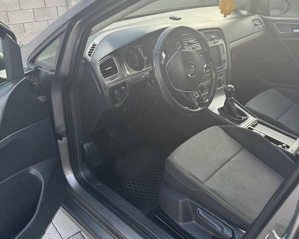 Серый Фольксваген Гольф, объемом двигателя 1.6 л и пробегом 230 тыс. км за 9500 $, фото 7 на Automoto.ua