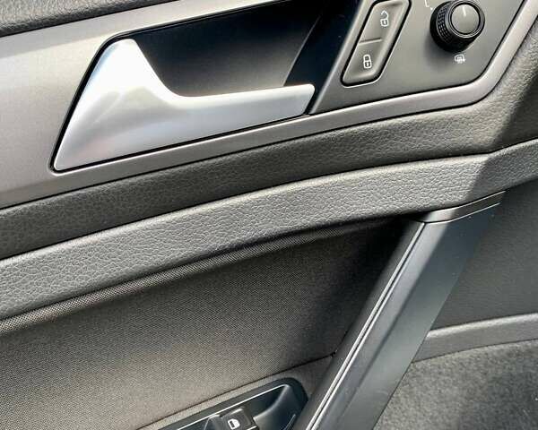 Серый Фольксваген Гольф, объемом двигателя 1.6 л и пробегом 280 тыс. км за 10100 $, фото 26 на Automoto.ua