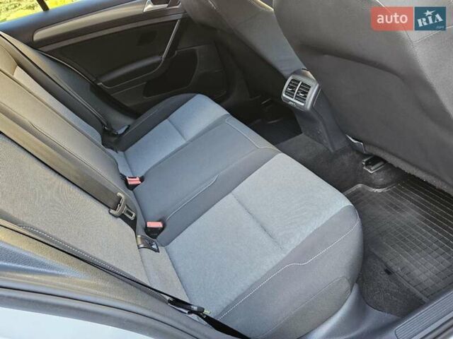 Серый Фольксваген Гольф, объемом двигателя 1.6 л и пробегом 262 тыс. км за 8800 $, фото 60 на Automoto.ua