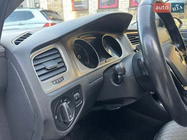 Серый Фольксваген Гольф, объемом двигателя 1.6 л и пробегом 304 тыс. км за 13000 $, фото 13 на Automoto.ua