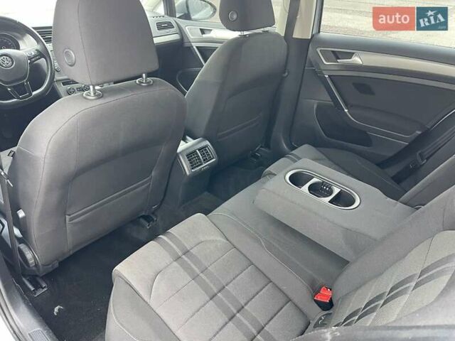 Серый Фольксваген Гольф, объемом двигателя 1.2 л и пробегом 140 тыс. км за 10490 $, фото 20 на Automoto.ua