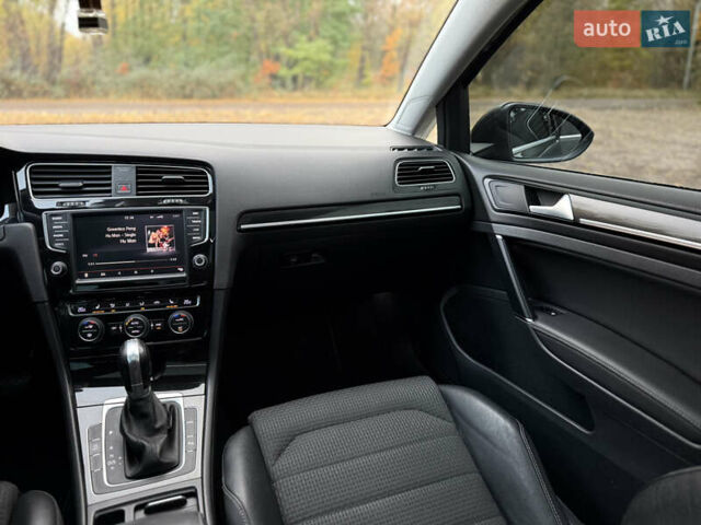 Серый Фольксваген Гольф, объемом двигателя 2 л и пробегом 289 тыс. км за 12350 $, фото 47 на Automoto.ua