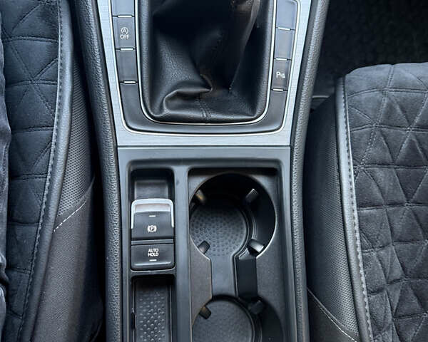 Серый Фольксваген Гольф, объемом двигателя 1.6 л и пробегом 261 тыс. км за 10500 $, фото 11 на Automoto.ua