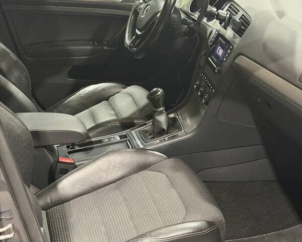 Сірий Фольксваген Гольф, об'ємом двигуна 1.6 л та пробігом 296 тис. км за 10350 $, фото 6 на Automoto.ua