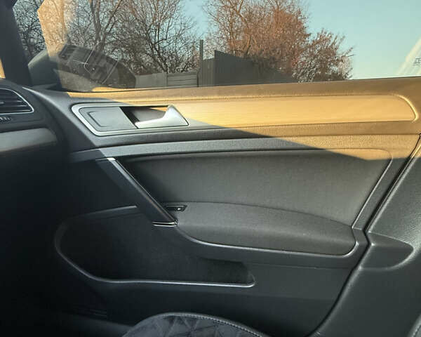 Серый Фольксваген Гольф, объемом двигателя 1.6 л и пробегом 261 тыс. км за 10500 $, фото 13 на Automoto.ua