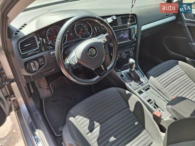 Серый Фольксваген Гольф, объемом двигателя 1.6 л и пробегом 250 тыс. км за 10600 $, фото 9 на Automoto.ua