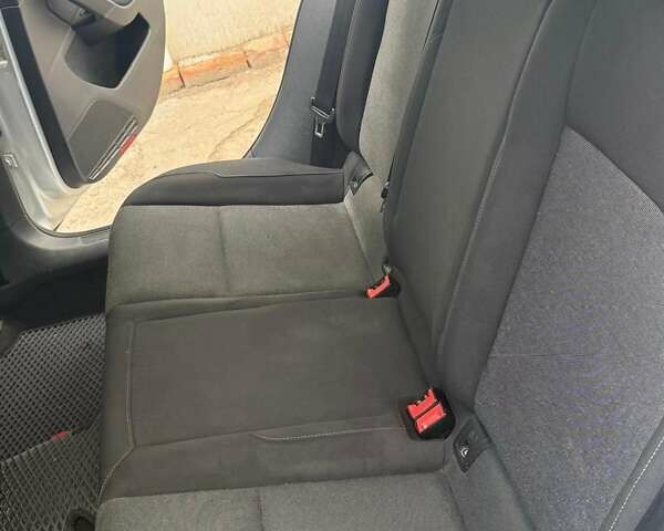 Сірий Фольксваген Гольф, об'ємом двигуна 1.6 л та пробігом 370 тис. км за 10400 $, фото 7 на Automoto.ua