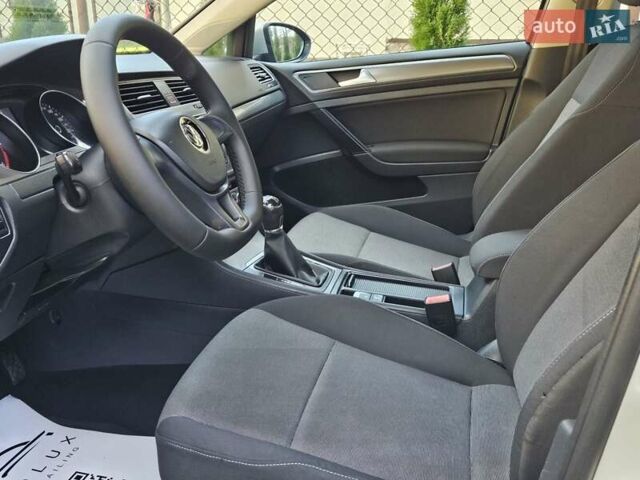 Серый Фольксваген Гольф, объемом двигателя 1.6 л и пробегом 262 тыс. км за 8800 $, фото 53 на Automoto.ua