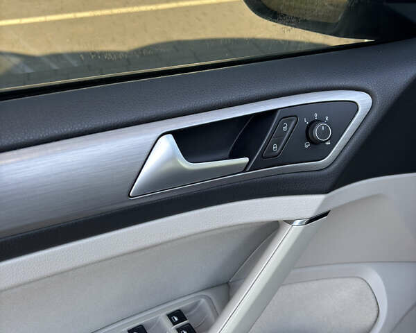 Сірий Фольксваген Гольф, об'ємом двигуна 1.6 л та пробігом 196 тис. км за 10750 $, фото 11 на Automoto.ua