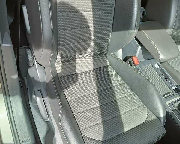 Серый Фольксваген Гольф, объемом двигателя 1.6 л и пробегом 240 тыс. км за 11600 $, фото 34 на Automoto.ua