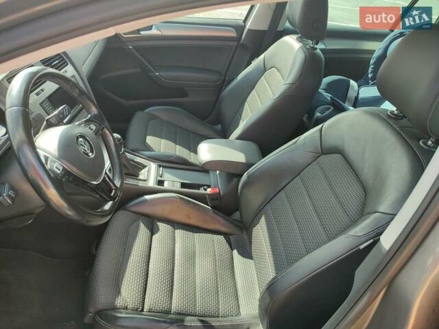 Серый Фольксваген Гольф, объемом двигателя 1.6 л и пробегом 246 тыс. км за 12400 $, фото 7 на Automoto.ua