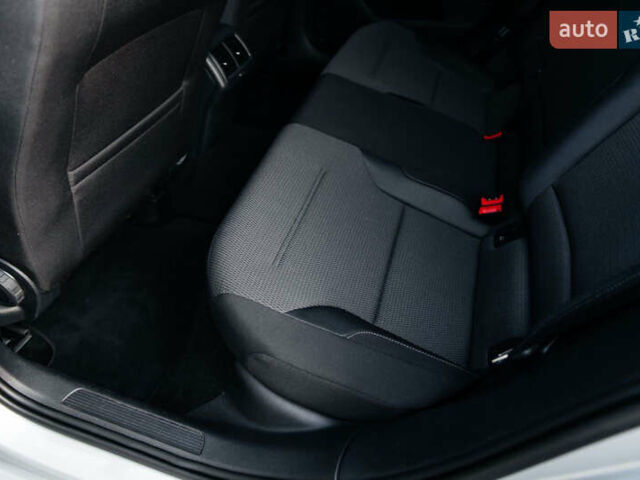 Серый Фольксваген Гольф, объемом двигателя 1.6 л и пробегом 250 тыс. км за 12300 $, фото 11 на Automoto.ua