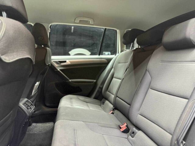 Серый Фольксваген Гольф, объемом двигателя 1.6 л и пробегом 461 тыс. км за 10700 $, фото 12 на Automoto.ua