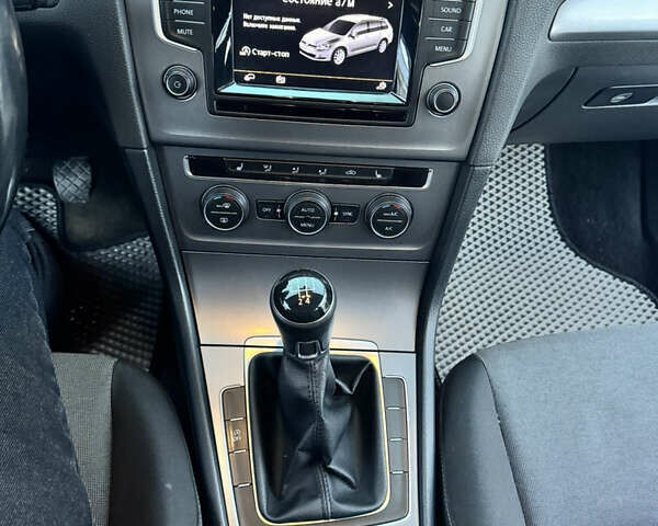 Серый Фольксваген Гольф, объемом двигателя 1.6 л и пробегом 303 тыс. км за 9300 $, фото 29 на Automoto.ua