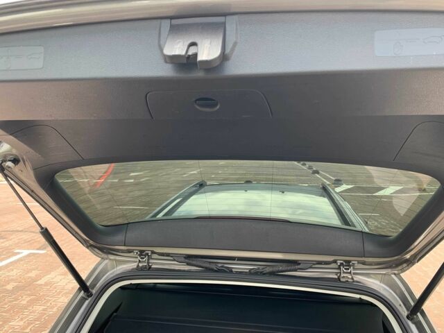 Серый Фольксваген Гольф, объемом двигателя 1.6 л и пробегом 245 тыс. км за 9999 $, фото 18 на Automoto.ua