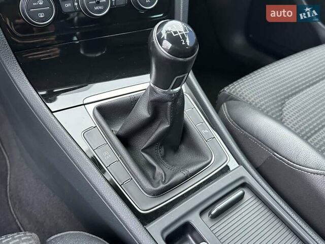 Серый Фольксваген Гольф, объемом двигателя 1.6 л и пробегом 236 тыс. км за 11450 $, фото 50 на Automoto.ua