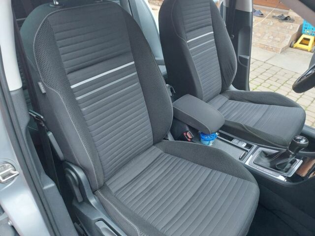 Сірий Фольксваген Гольф, об'ємом двигуна 1.6 л та пробігом 239 тис. км за 10750 $, фото 7 на Automoto.ua