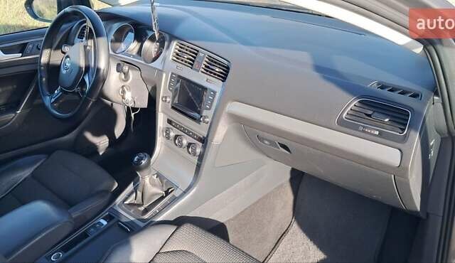 Серый Фольксваген Гольф, объемом двигателя 1.6 л и пробегом 275 тыс. км за 11000 $, фото 24 на Automoto.ua