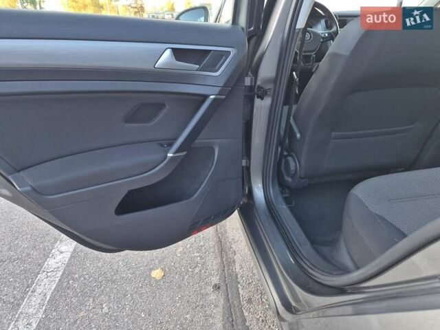 Серый Фольксваген Гольф, объемом двигателя 1.6 л и пробегом 255 тыс. км за 10900 $, фото 14 на Automoto.ua