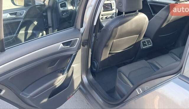 Серый Фольксваген Гольф, объемом двигателя 1.6 л и пробегом 275 тыс. км за 11000 $, фото 16 на Automoto.ua