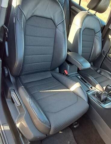 Серый Фольксваген Гольф, объемом двигателя 1.6 л и пробегом 275 тыс. км за 11000 $, фото 25 на Automoto.ua