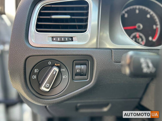 Серый Фольксваген Гольф, объемом двигателя 1.6 л и пробегом 265 тыс. км за 11600 $, фото 9 на Automoto.ua