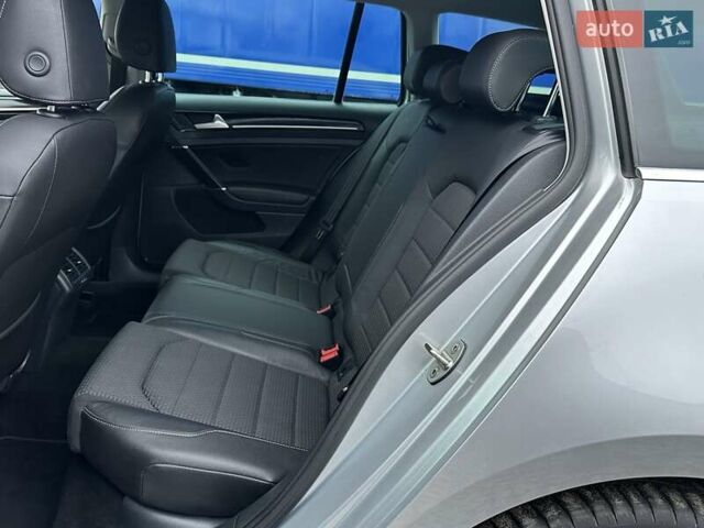 Серый Фольксваген Гольф, объемом двигателя 1.6 л и пробегом 236 тыс. км за 11450 $, фото 67 на Automoto.ua