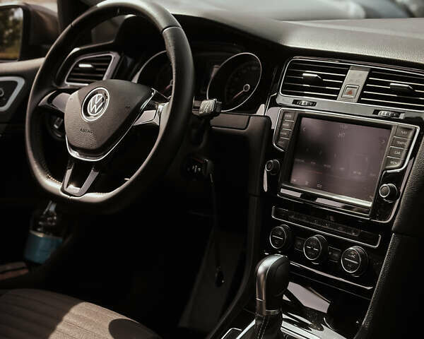 Сірий Фольксваген Гольф, об'ємом двигуна 1.6 л та пробігом 140 тис. км за 12000 $, фото 7 на Automoto.ua